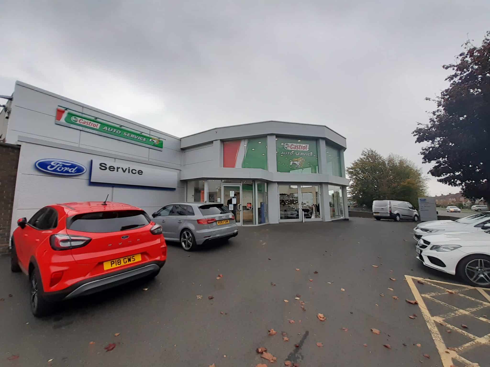 Castrol Service reaches 200 workshops in the UK – Delivered by The Race Group, part of Certas Lubricant Solutions