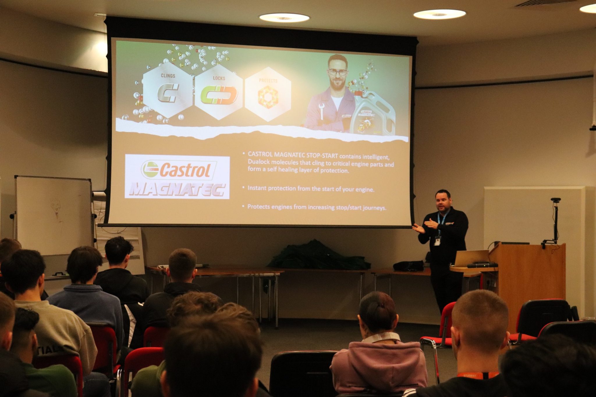 <strong>CASTROL & THE RACE GROUP DELIVER TECHNICAL SEMINAR TO EAST SURREY COLLEGE</strong>